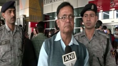 India News | CRPF DIG Among Crowd of Anxious People Waiting to Receive Students Arriving from Ukraine