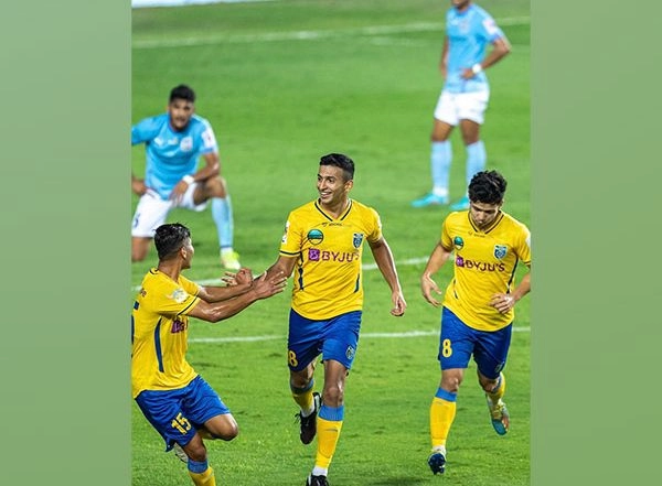 Sports News | ISL: Kerala Inch Closer to Semi Spot with 3-1 Win over Fellow Contenders Mumbai