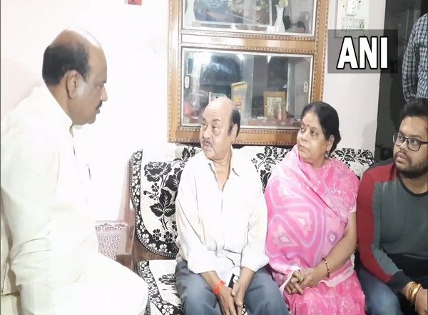 India News | Kota: Om Birla Meets Family of Student Stranded in Ukraine, Reaffirms Govt's Commitment Towards Safe Return of Citizens