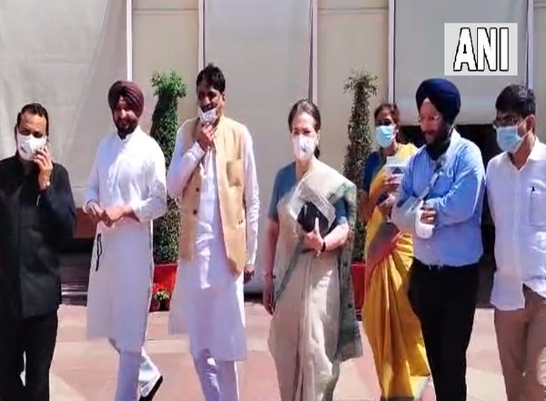 India News | Sonia Gandhi Holds Meeting with Congress MPs from Punjab