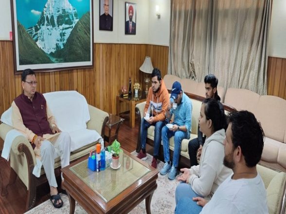 India News | CM Dhami Meets Indian Student Returnees from Ukraine in Delhi, Enquires About Their Well-being - Vimarsana News
