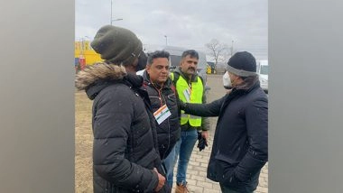 World News | Scindia Meets Volunteers from Indian Diaspora Providing Food, Shelter to People Crossing Ukraine Border