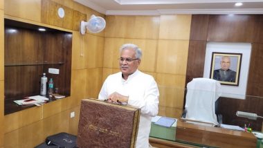 Chhattisgarh CM Bhupesh Baghel Carries Briefcase Made of Cow Dung to Present State Budget 2022-23 (See Image)