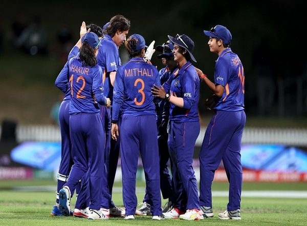 Sports News | Women's World Cup: Jhulan Goswami Backs Mithali Raj, Says She is 'one Big Knock Away'