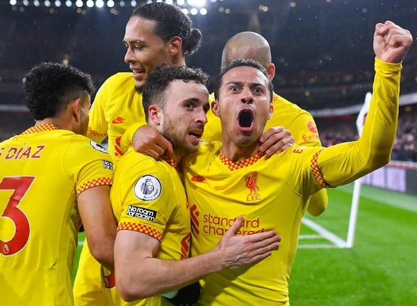 Sports News | Premier League: Jota, Firmino Fire Liverpool Within a Point of Man City; Kane Breaks Rooney's Record in Spurs Win at Brighton