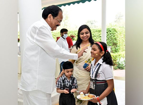 India News | Vice President Naidu Celebrates Holi with School Children at His Residence