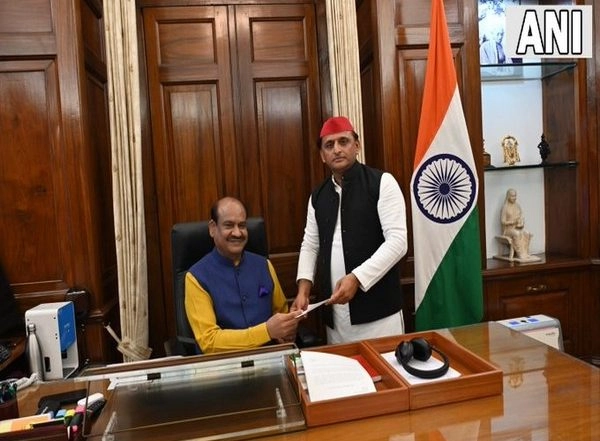India News | Akhilesh, Azam Resign from Lok Sabha to Build SP's Turf in UP