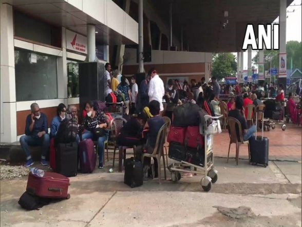 India News | 21 Flights Cancelled at Bagdogra International Airport Due to Runway Damage - Vimarsana News
