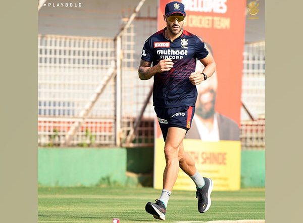Sports News | IPL 2022: Faf Du Plessis Feels 'lucky' to Play Under MS Dhoni's Captaincy in CSK