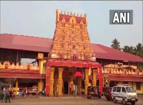 India News | Posters Banning Muslim-run Shops, Stalls Have Popped Up at Temple Fairs Across Karnataka