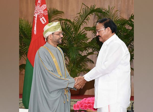 World News | VP Naidu, Oman Foreign Minister Exchange Views on Global Issues of Mutual Concern