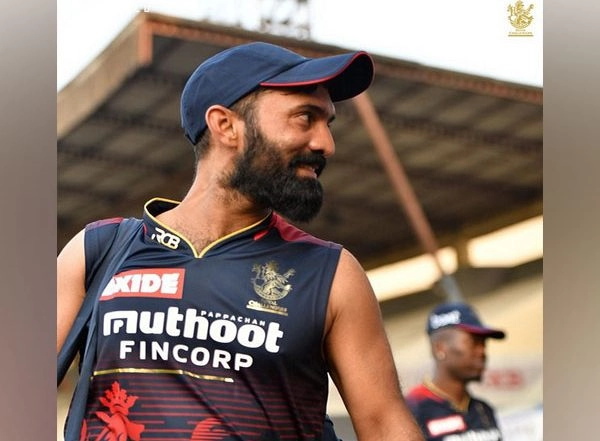 RCB vs KKR, IPL 2022: Dinesh Karthik's Aim is to Hit Maximum Possible Boundaries in Middle Order