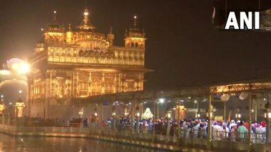 Hola Mohalla 2022: Devotees Celebrate 'Warrior Holi' at Golden Temple in Amritsar