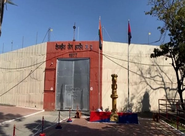 India News | Organic Holi: Indore Central Jail's Women Inmates Prepare Herbal Colours from Fruits, Vegetables and Flowers