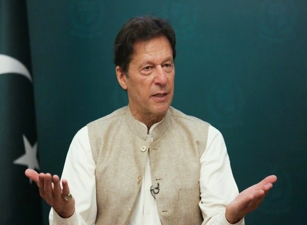 World News | OIC Last Opportunity for Imran Khan to Stay Relevant in Pakistan