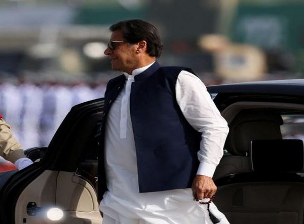 World News | Imran Khan Makes Desperate Efforts to Save His Chair