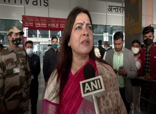India News | Meenakshi Lekhi Welcomes 219 Students Studying in Ukraine at Delhi Airport