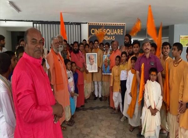 India News | Saints After Watching 'The Kashmir Files' Urge PM Modi to Allocate Land in Kashmir Valley to Re-establish Vedic Traditions in the Region