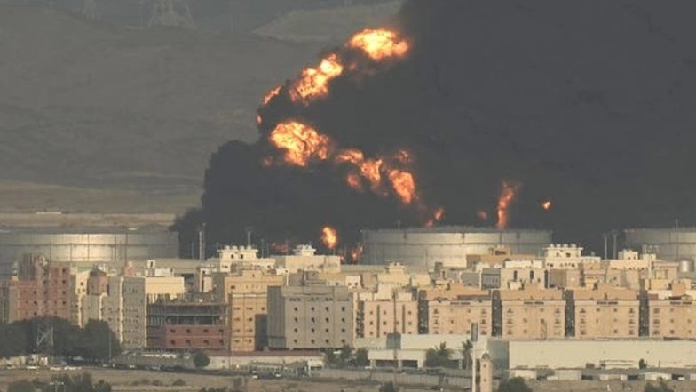 Yemen's Houthi Rebels Strike Oil Depot in Jiddah Hosting F1 Race