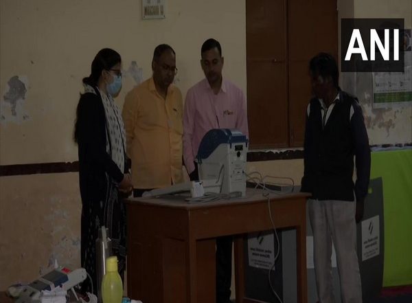 Uttar Pradesh Assembly Elections 2022: Polling Begins in 54 Constituencies for Seventh Phase of UP Polls; 613 Candidates in Fray