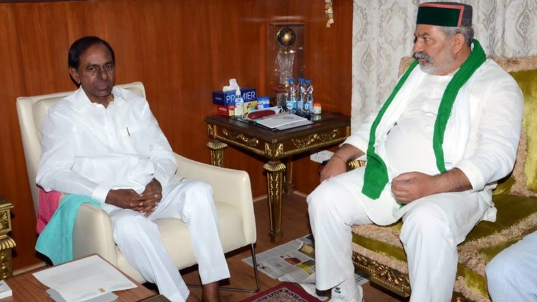 Telangana CM K Chandrashekar Rao Meets Farmer's Union Leader Rakesh Tikait in Delhi