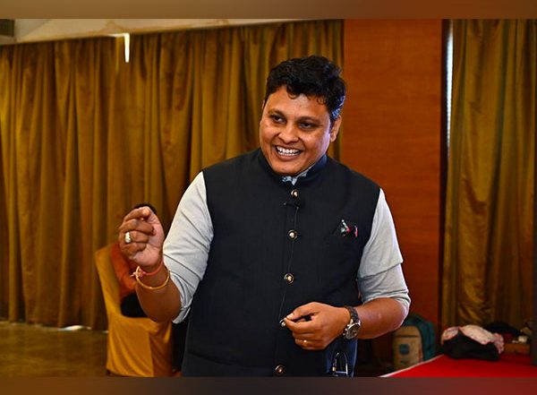 Business News | Revolutionary Programs CharanSparsh and AagLaga Do Sapne Mein Introduced by Dinesh Burad Makes Society More Progressive and Inclusive