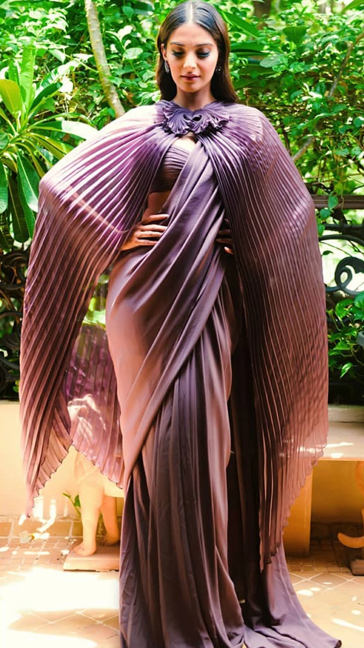 7 Different and Super Easy Ways To Add Modern Twist to Traditional Saree Drapes!