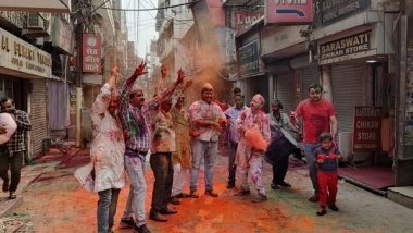 India News | UP: 100-year-old Tradition of Celebrating Holi a Day Before Kept Alive in Lucknow's Sarafa Market