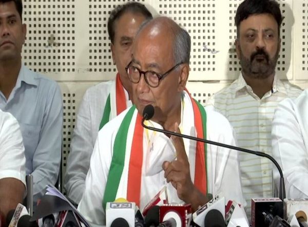 Digvijaya Singh Urges Rahul, Priyanka Gandhi Vadra to Embark on 'Nationwide Yatra' to Promote Congress' Idea of India