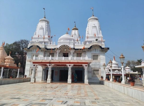 India News | UP Polls: Yogi Adityanath to Retain Dominance in Gorakhpur but Tough Fight for BJP on Other Seats