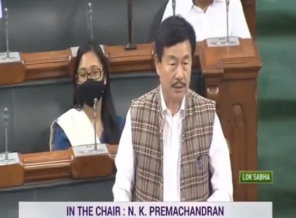 India News | BJP MP Calls Nitin Gadkari 'SpiderMan' for Weaving Web of Roads Across Country