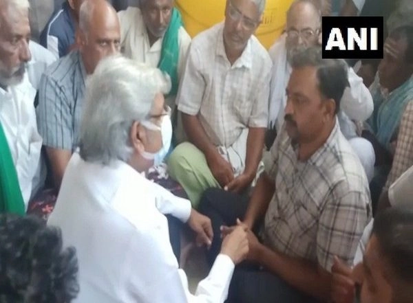 India News | Karnataka BJP MP Meets Family Members of Indian Killed in Ukraine
