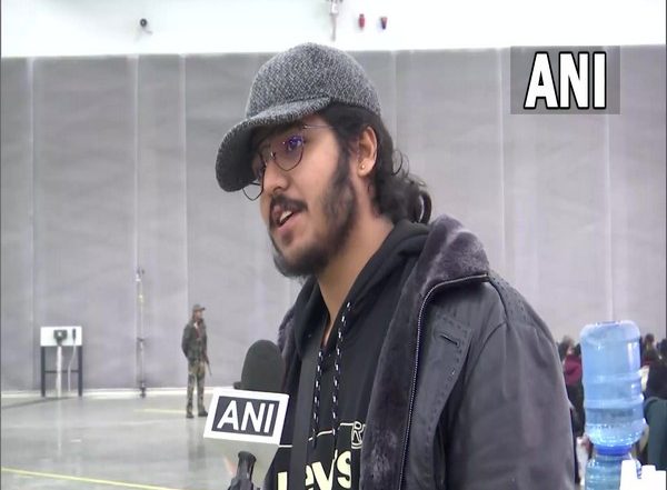 India News | Indian Student Who Refused to Leave Ukraine Without His Dog Landed in India Via Hungary with His Pet Maliboo