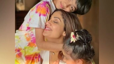Entertainment News | Shilpa Shetty Celebrates 'Phoolo Wali Holi' with Kids Samisha, Viaan