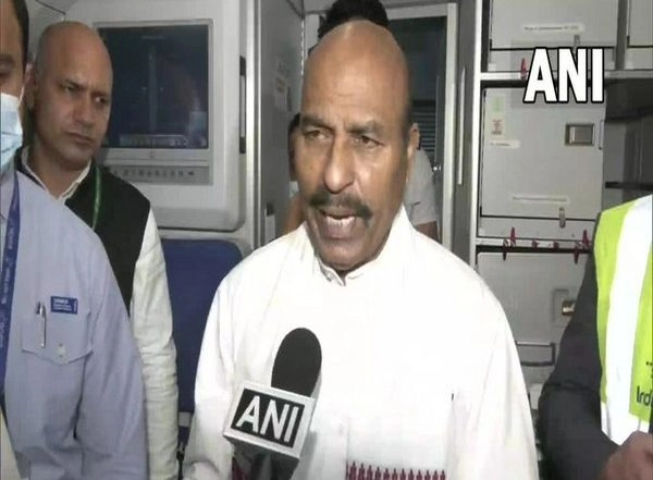 India News | Russia-Ukraine Crisis: Union Minister Virendra Kumar Welcomes Indian Nationals on Their Arrival at Delhi Airport