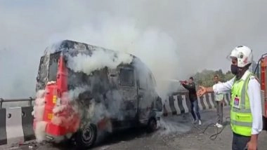 India News | Fire Breaks out in ATM Cash Van on Delhi-Gurugram Expressway
