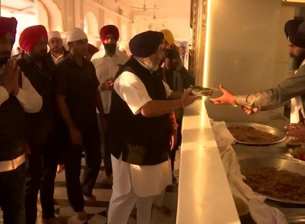 Punjab Assembly Election Results 2022: Sukhbir Singh Badal, Harsimrat Kaur Badal Visit Amritsar’s Golden Temple Ahead of Poll Results