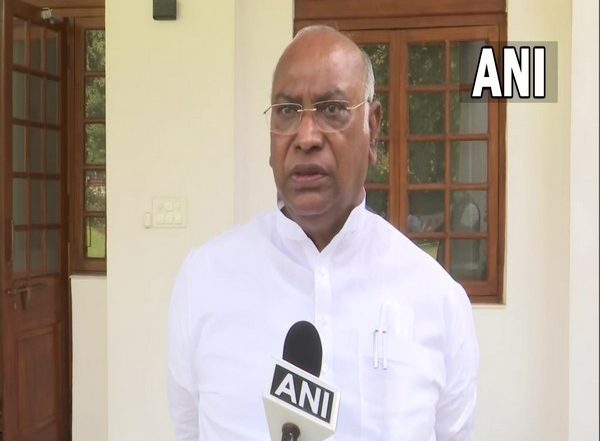 India News | Kharge Accuses Kapil Sibal of Deliberately Trying to Weaken Congress