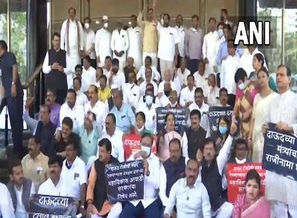 Maharashtra BJP MLAs Demand Nawab Malik's Resignation, Protest Outside Assembly