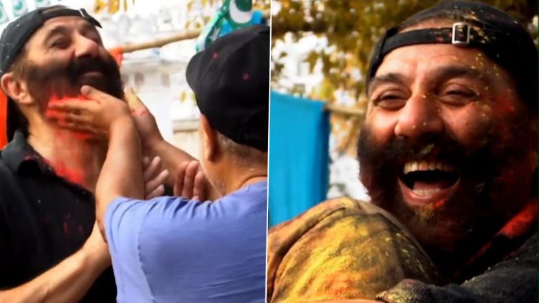 Sunny Deol Celebrates Holi on the Sets of Gadar 2 (Watch Video)