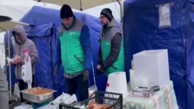 World News | Russia-Ukraine Crisis: Charity Organisations Delivering Essentials to People at Romania's Siret Border