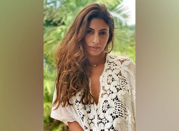 Entertainment News |  On Shweta Bachchan's Birthday, Her 'old Friend' Zoya Akhtar Pens a Heartfelt Post