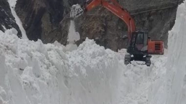 India News | Uttarakhand: Heavy Snowfall Creates Problems for Commuters