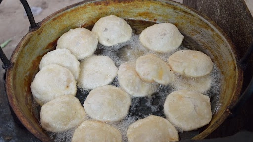 Mumbai Shocker: 8-Year-Old Girl Suffers Injuries As Hot Oil Spills During Fight at Food Joint