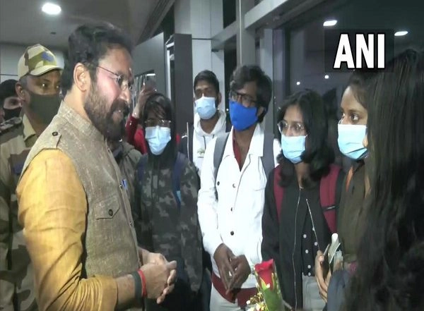 India News | Russia-Ukraine Crisis: Union Minister G Kishan Reddy Welcomes Indian Nationals on Their Arrival in Delhi