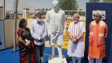 PM Narendra Modi Meets Sculptor Who Made His Statue at INTACH Photo Gallery in Jammu