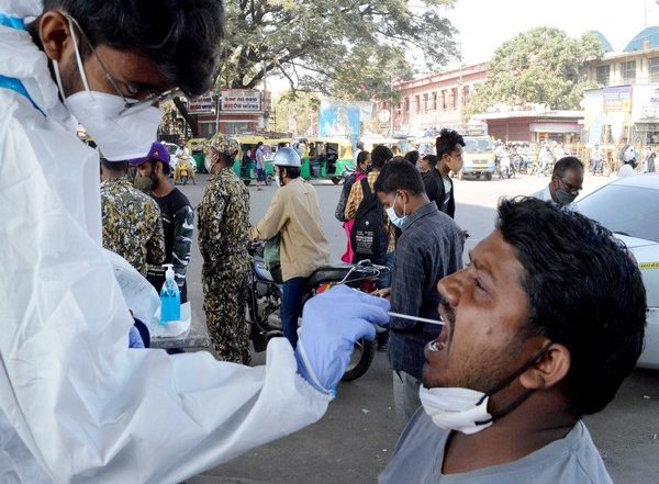 India News | Delhi Reports 1,011 New COVID Cases in Last 24 Hours, Active Cases Breach 4,000 Mark