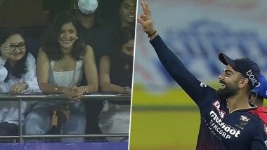 Virat Kohli Points to Anushka Sharma After Taking Stunning Catch Against Delhi Capitals in IPL 2022, Pictures Go Viral