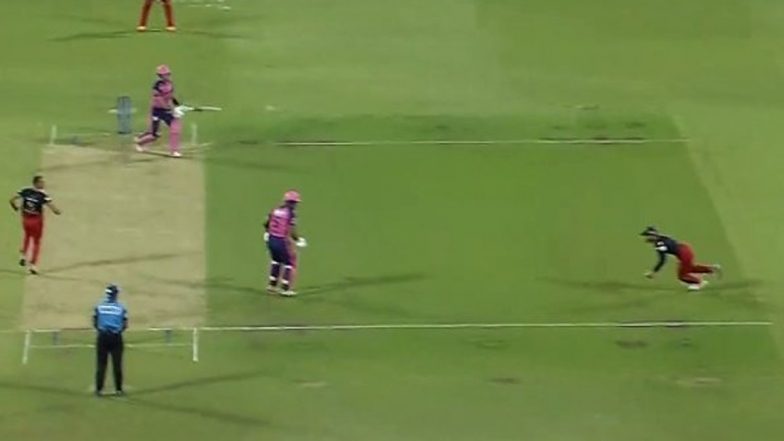 Virat Kohli Catch Video: Watch RCB Star Display Outstanding Reflex To Grab Stunner at Short Mid-Wicket