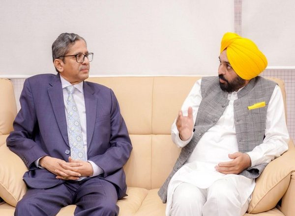 India News | Amritsar: Punjab CM Discusses Development Schemes with CJI NV Ramana